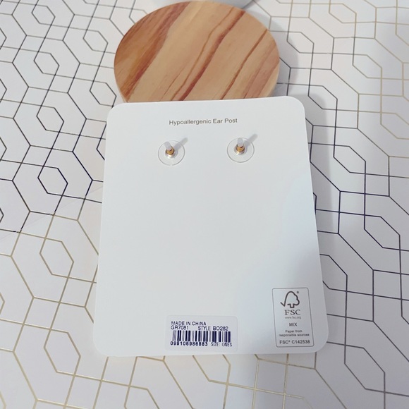 JCREW Faux- Raffia Wrapped Hoop Earrings NWT Summer Green - Picture 4 of 8